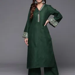 Varanga Embroidered Straight Kurta with Trousers-26