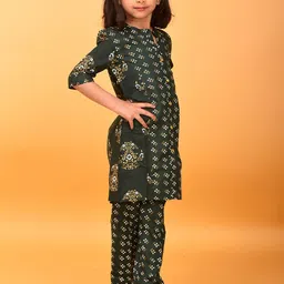 misbis Girls Green Printed Kurta with Trousers-image-17