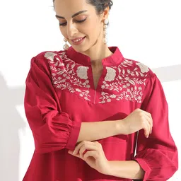 Anouk Fuchsia Floral Yoke Design Thread Work Detailed Straight Kurta With Trouser-image-8