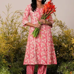 Libas Floral Printed Round Neck Three-Quarter Sleeves Panelled Kurta with Trousers-picture-14