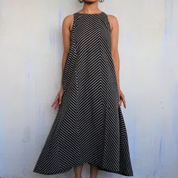 Chidiyaa Women Black Printed Maxi Dress-image-31