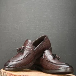 FRANKROMELLO Textured Leather Formal Loafers-image-32