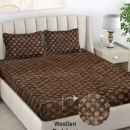 FABINALIV Brown Geometric 300 TC Woollen Embossed King Size Bedsheet with 2 Pillow Covers-7