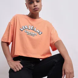 Lee Typography Printed Round Neck Short Sleeves Cotton Boxy Crop T-shirt-image-70