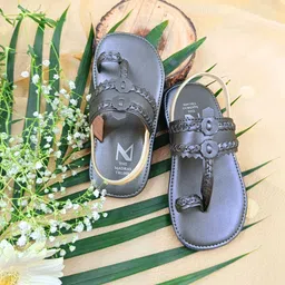 THE MADRAS TRUNK Unisex Kids Embellished Ethnic T-Strap Flats-47