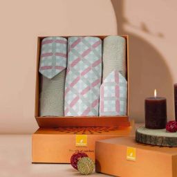 maspar Red Assorted 144 TC Cotton King Bedsheet With 2 Pillow Covers,2 Bath Towels And 1 Box-picture-4