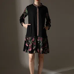 Dora Dori 
Floral Digital Printed Mandarin Collar Cuffed Sleeves Dress-image-8