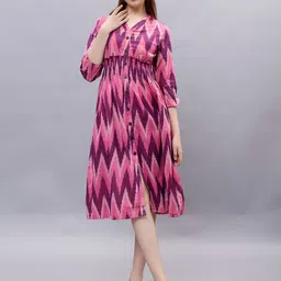 ENTELLUS Geometric Printed V-Neck Smocked Cotton A-Line Midi Dress-picture-14