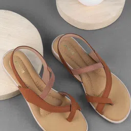 Mochi Women Textured One Toe Flats-52