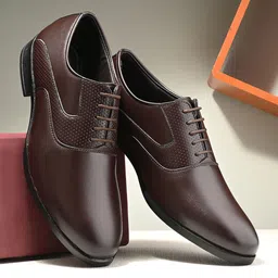 INVICTUS Men Textured Formal Oxfords-picture-31