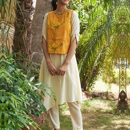 AURELIA Women Yellow Regular Kurta with Trousers & Waist Coat-30
