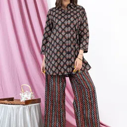 FEATHERS CLOSET Floral Printed Pure Cotton Shirt With Pyjamas-image-81