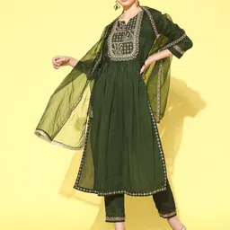 Sangria Women Floral Embroidered Regular Gotta Patti Kurta with Trousers & With Dupatta-picture-38