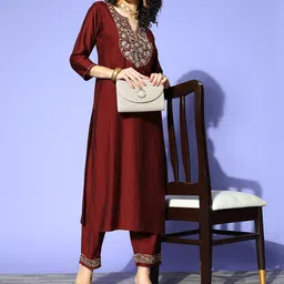 SheWill Women Ethnic Motifs Silk Blend Hyper Texture Kurta Set-image-32
