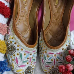 Anouk Women Embellished Ethnic Mojaris with Embroidered Flats-26
