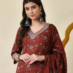 DORIYA Floral Printed Regular Straight Kurta with Trousers & Dupatta-picture-17