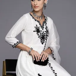 Indo Era Women Floral Yoke Design Empire Sequinned Kurta with Trousers & Dupatta-17