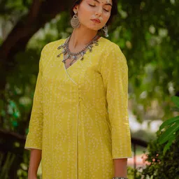 anayna Women Lime Green & Off White Bandhani Screen Print Cotton Angrakha Kurta-picture-36