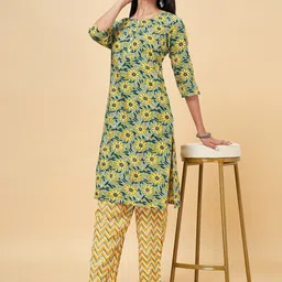 RANGMANCH BY PANTALOONS Women Green Floral Printed Kurta with Trousers-47