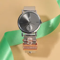 HAUTE SAUCE by  Campus Sutra Women Analog Watch With S Initial Watch Charm AW23_HSCW5135-16