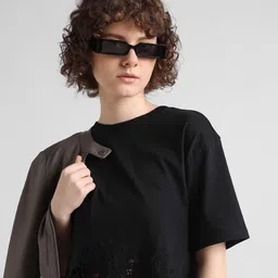 ONLY Schiffli Self Design Round Neck Crop Pure Cotton T-shirt-picture-15