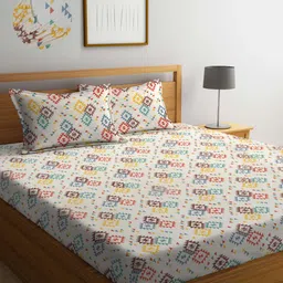 Arrabi Cream-Coloured & Green Geometric 300 TC King Fitted Bedsheet with 2 Pillow Covers-6