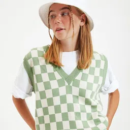 Trendyol Women Green & White Checked Checked Crop Sweater Vest-image-17