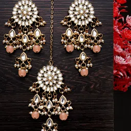 KARATCART Gold-Plated Peach-Coloured Kundan-Studded & Beaded Earrings & Maangtikka Set-6