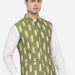 Vastraa Fusion Men Green Ikat Block Printed Pure Cotton Nehru Jackets-23