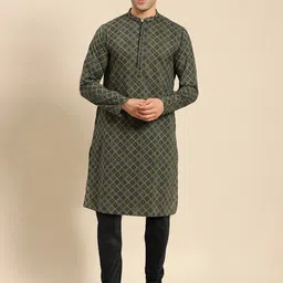 Amodh by Kisah Men Green Printed Kurta with Trousers-image-46