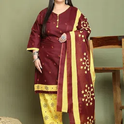 Rajnandini Plus Size V-Neck Floral Printed Straight Kurta with Salwar & Dupatta-3