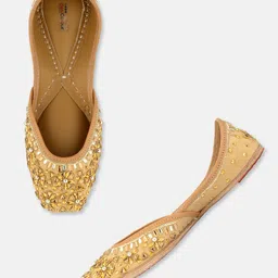 DESI COLOUR Women Gold-Toned Embellished Leather Ethnic Mojaris Flats-image-14