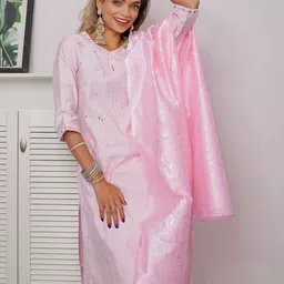 Vishudh Women Colourblocked Viscose Rayon V-Neck Kurta Set-picture-23