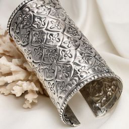 Moedbuille Women Silver-Toned Brass Tribal Silver-Plated Cuff Bracelet-18
