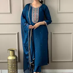 HERE&NOW Women Floral Embroidered Regular Thread Work Chanderi Silk Kurta with Trousers & With Dupatta-13