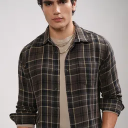 HIGHLANDER Men Spread Collar Checked Cotton Relaxed Fit Casual Shirt-picture-23