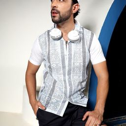 Campus Sutra Printed Spread Collar Short Sleeves Casual Shirt-image-35
