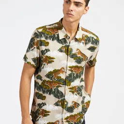 GUESS Men Animal Printed Spread Collar Slim Fit Casual Shirt-image-6