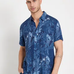 GUESS Men Tropical Printed Spread Collar Slim Fit Casual Shirt-image-35