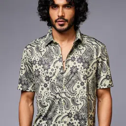 GO DEVIL Paisely Printed Spread Collar Shirt-image-49