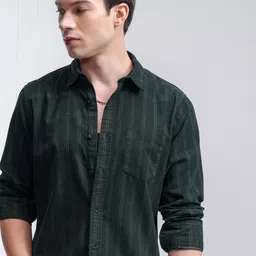HIGHLANDER Men Spread Collar Vertical Striped Cotton Slim Fit Casual Shirt-image-99