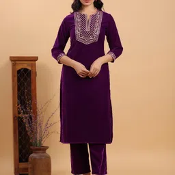 Janasya Women Yoke Design Regular Sequinned Velvet Kurta with Trousers-picture-14