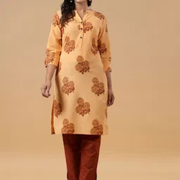 SAVI Floral Printed Mandarin Collar Pure Cotton Straight Kurta with Trousers-picture-43
