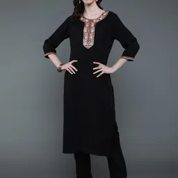 antaran Yoke Design Thread Work Kurta With Trousers-image-33
