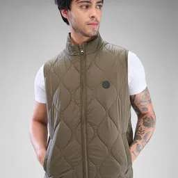 SPYKAR Men Sleeveless Regular Fit Quilted Jacket-image-23