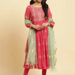 W Pink Floral Printed High Slit Sequinned Kurta & Leggings With Dupatta-image-38