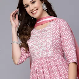 Stylum Mauve & White Floral Printed Kurta With Trousers & Dupatta image 2