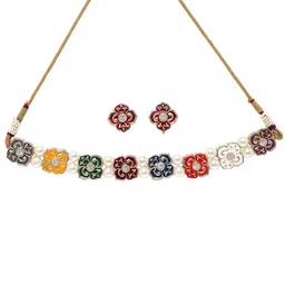 KARATCART Gold-Plated Kundan-Studded & Beaded Jewellery Set image 4