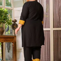 PrettyPlus by Desinoor.com Women Regular Kurta with Palazzos image 2