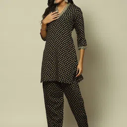 Rangriti Geometric Printed Regular Sequinned Kurta With Trousers image 5